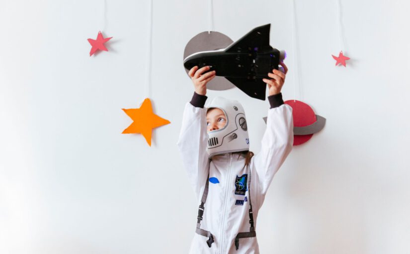 Edukacyjne prezenty dla małego miłośnika kosmosu – co się sprawdzi?